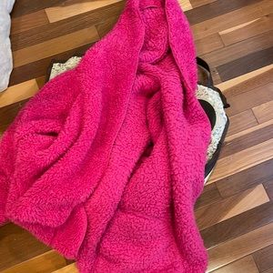 Hot pink Nordic beach wrap.